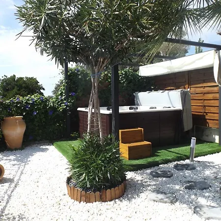 Les Bois 1 Couette-café Gignac (Herault)